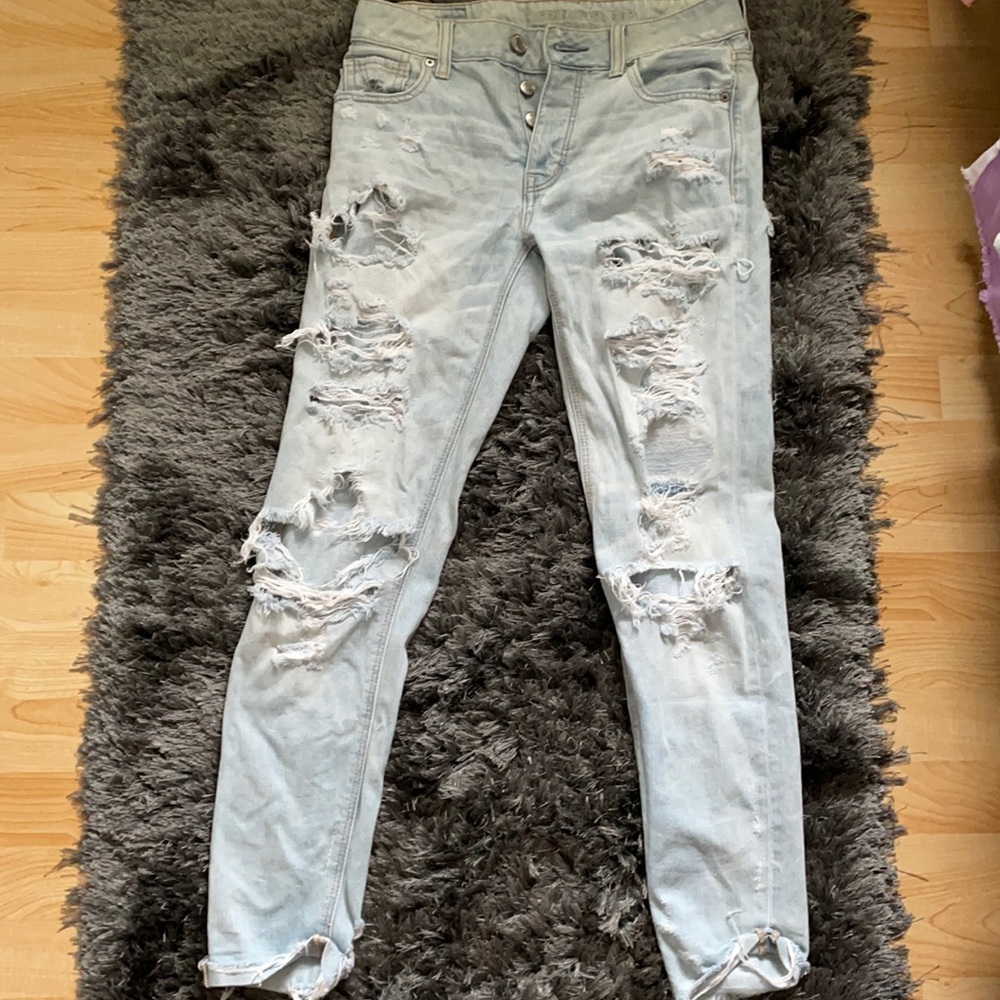 American 🦅Eagle, regular fit distressed jeans.